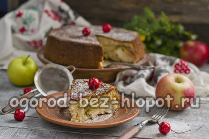 케피어를 곁들인 사과 파이