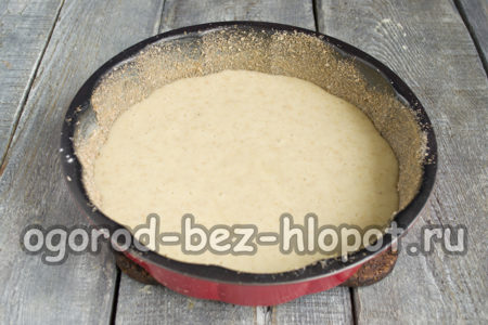 반죽을 틀에 붓다