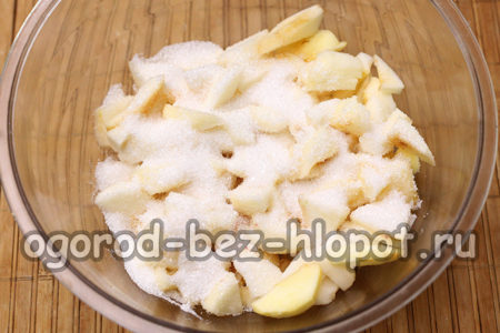 사과에 설탕을 뿌린다