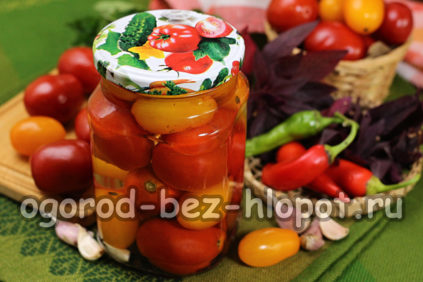 바질을 곁들인 토마토