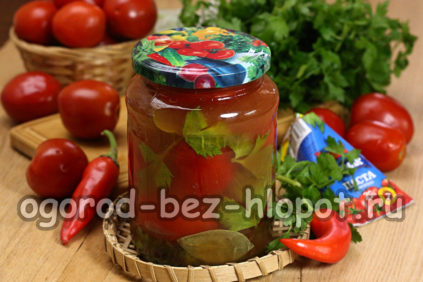 토마토 페이스트에 담긴 토마토