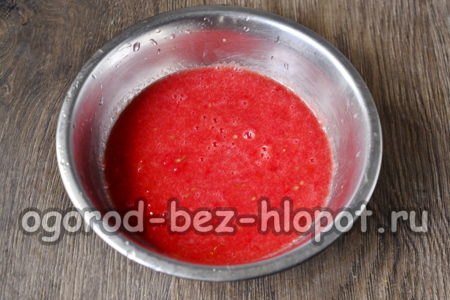 토마토로 주스를 만들다