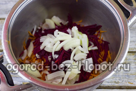 다진 양파를 추가하세요