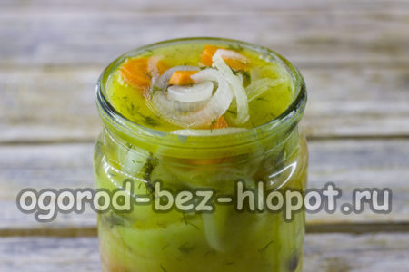 병에 담긴 샐러드