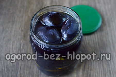 끓는 물을 15분간 붓습니다.