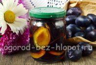 시럽에 담긴 달콤한 자두