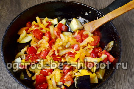 가지에 야채를 추가하세요