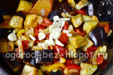 마늘을 넣는 것을 잊지 마세요.