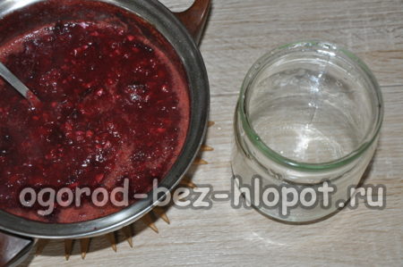 병에 담긴 기성 소스