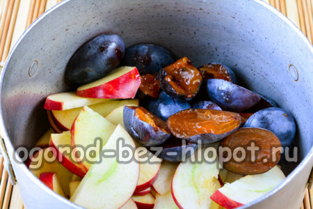 과일을 냄비에 넣으세요