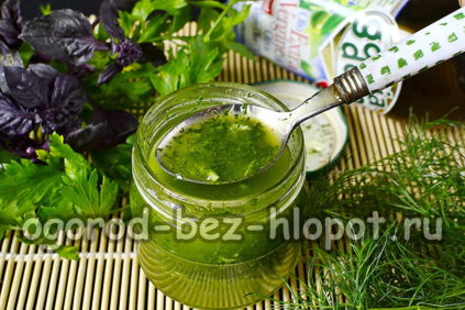 기름에 담긴 채소