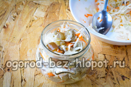 항아리에 야채를 채우다