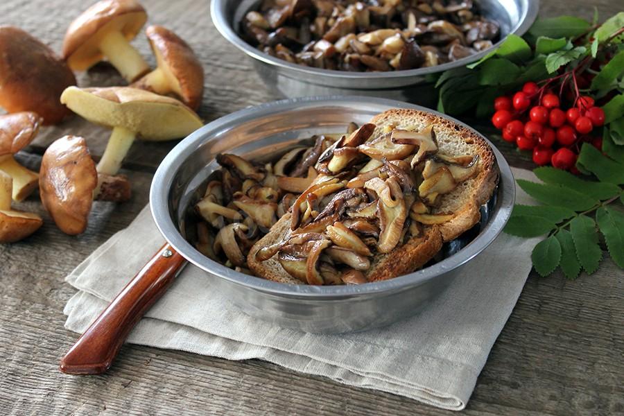 튀긴 버터 버섯