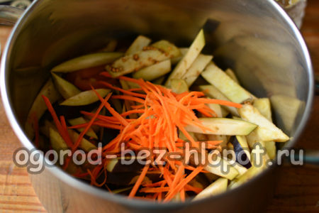 야채를 냄비에 넣으세요