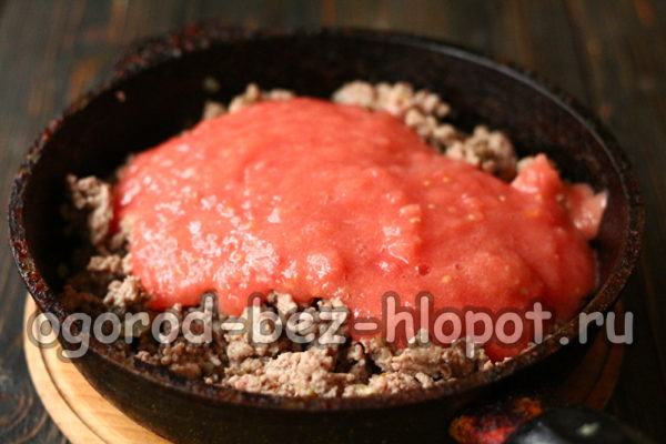 토마토를 팬에 붓다