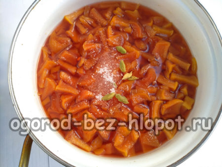 구연산과 카다멈을 첨가합니다