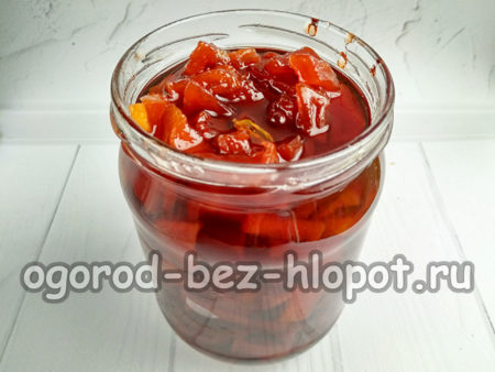 잼을 병에 옮기다