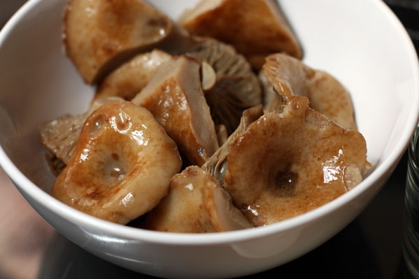 소금에 절인 우유버섯