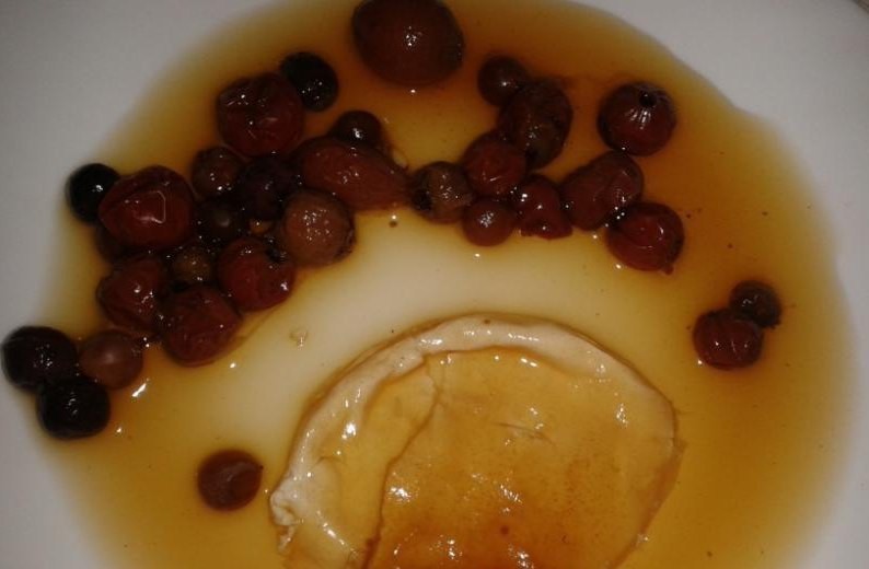 로즈힙을 넣은 콤부차 음료