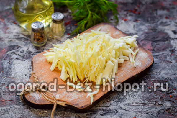 양배추를 잘게 썬다