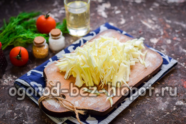 양배추를 잘게 썬다