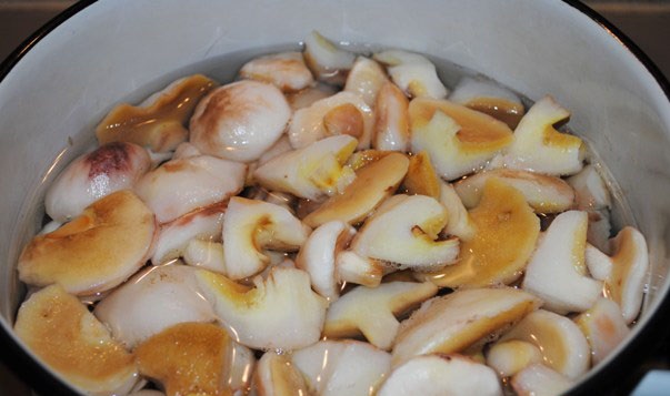 튀긴 양념 버터 버섯