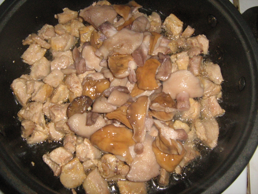 튀긴 양념 버터 버섯