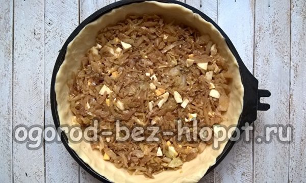 반죽 위에 속을 채우다