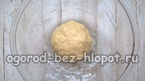 반죽을 공 모양으로 굴리다