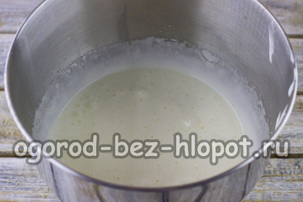 가벼운 거품이 날 때까지 치세요