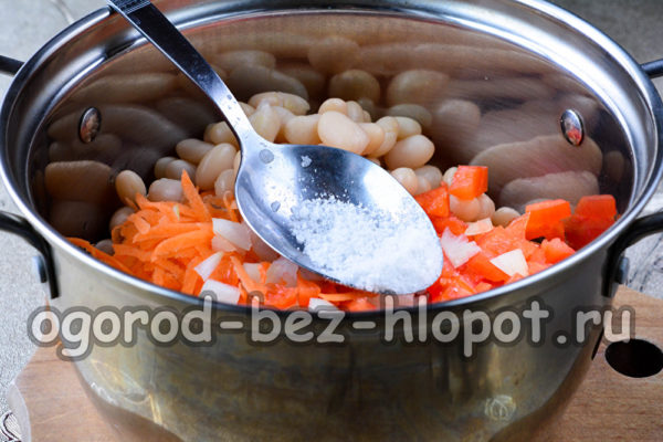 재료를 섞고 소금을 넣으세요