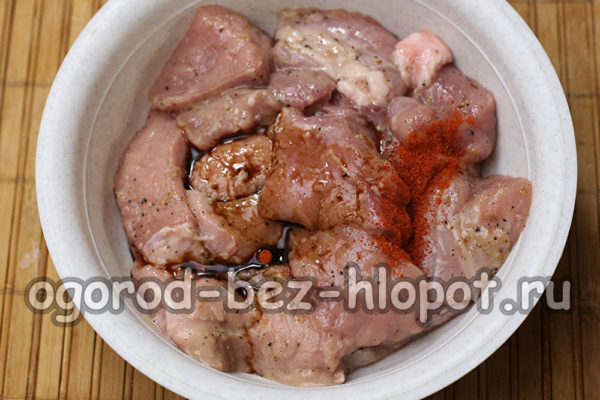 파프리카와 간장을 더한다