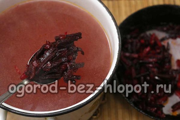 보르시에 야채를 넣으세요