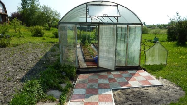 포장용 석판으로 만든 길