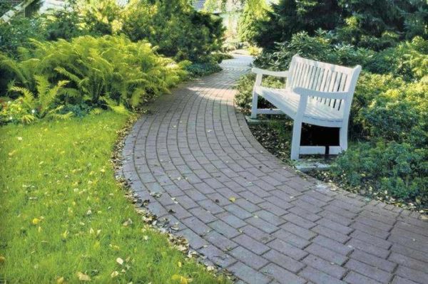 포장용 석판으로 만든 길