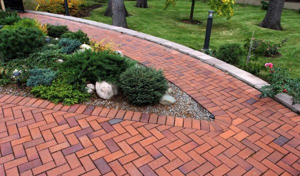 포장용 석판으로 만든 길