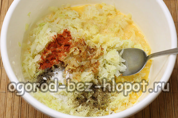 향신료와 계란을 추가하세요