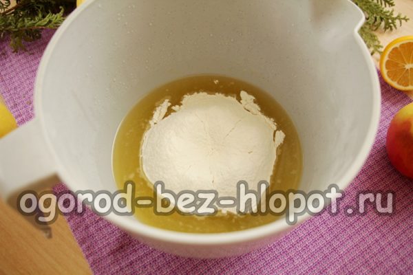 밀가루와 베이킹파우더를 넣는다