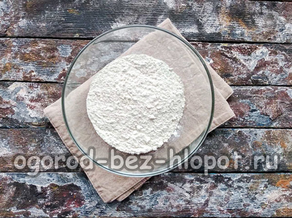 체로 친 밀가루와 베이킹파우더