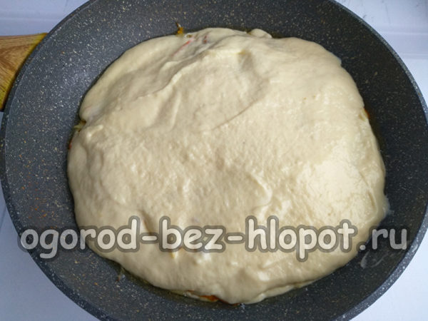 남은 반죽을 붓는다