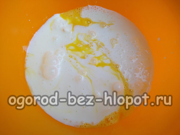 케피어와 오일을 붓는다