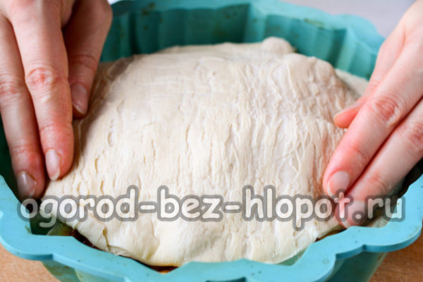 남은 반죽으로 덮으세요