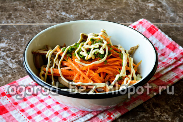 마요네즈, 소금, 후추로 간을 합니다