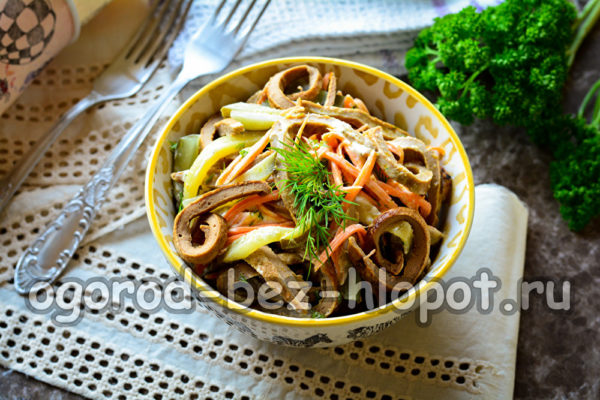 닭 간과 한국산 당근을 곁들인 지무슈카 샐러드