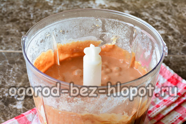 블렌더로 반죽을 치다