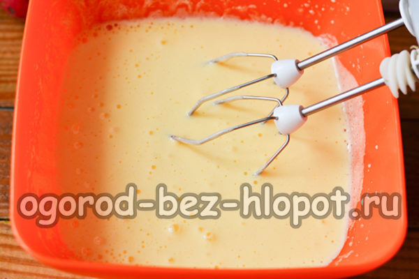 설탕을 넣고 휘젓는다