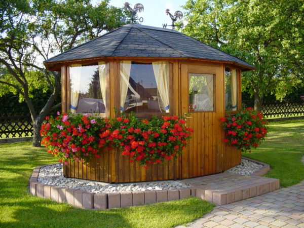 여름 별장을 장식하다