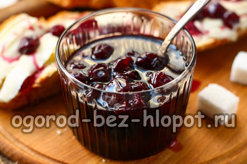 씨앗이 들어간 체리잼을 만드는 간단한 레시피