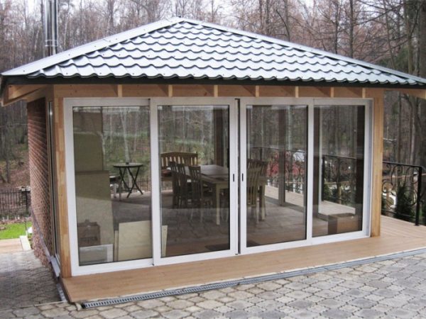 유리로 된 정자