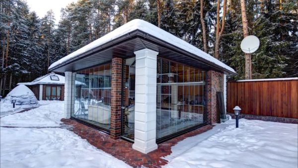 유리로 된 정자